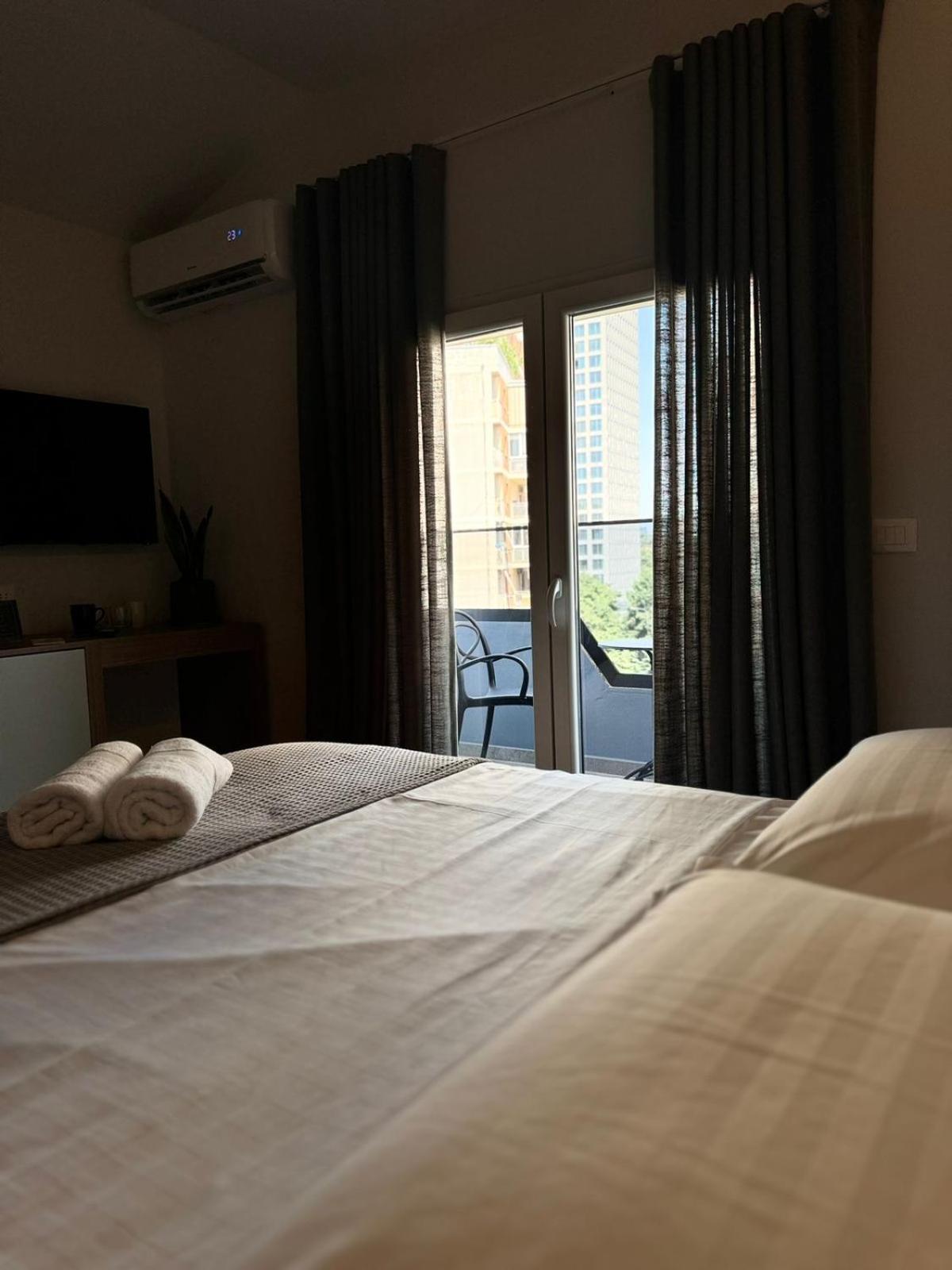 Izi Boutique Apartment Tirana Exterior photo