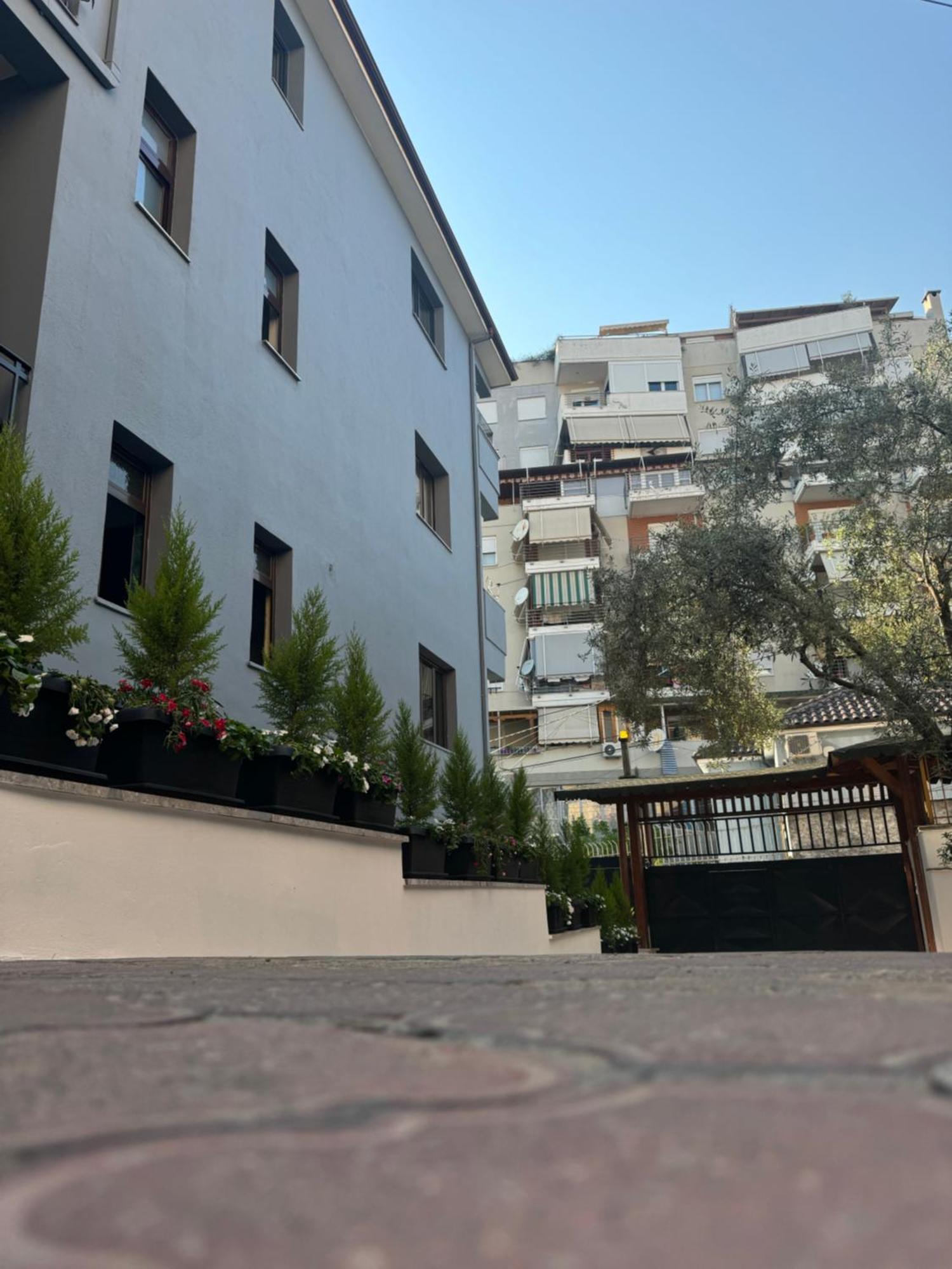 Izi Boutique Apartment Tirana Exterior photo